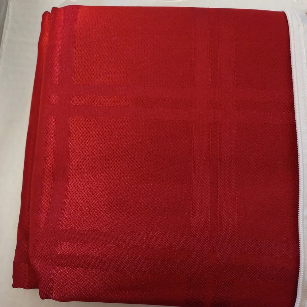 BURGUNDY FABRIC TABLECLOTH BY LOTMAT-NEW-OBLONG